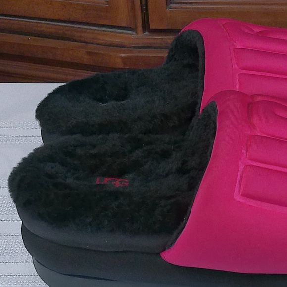 LKNW UGG Maxi Graphic Platform Slides, Color:Raspberry, Women’s Size 7(No Box) - Picture 6 of 10